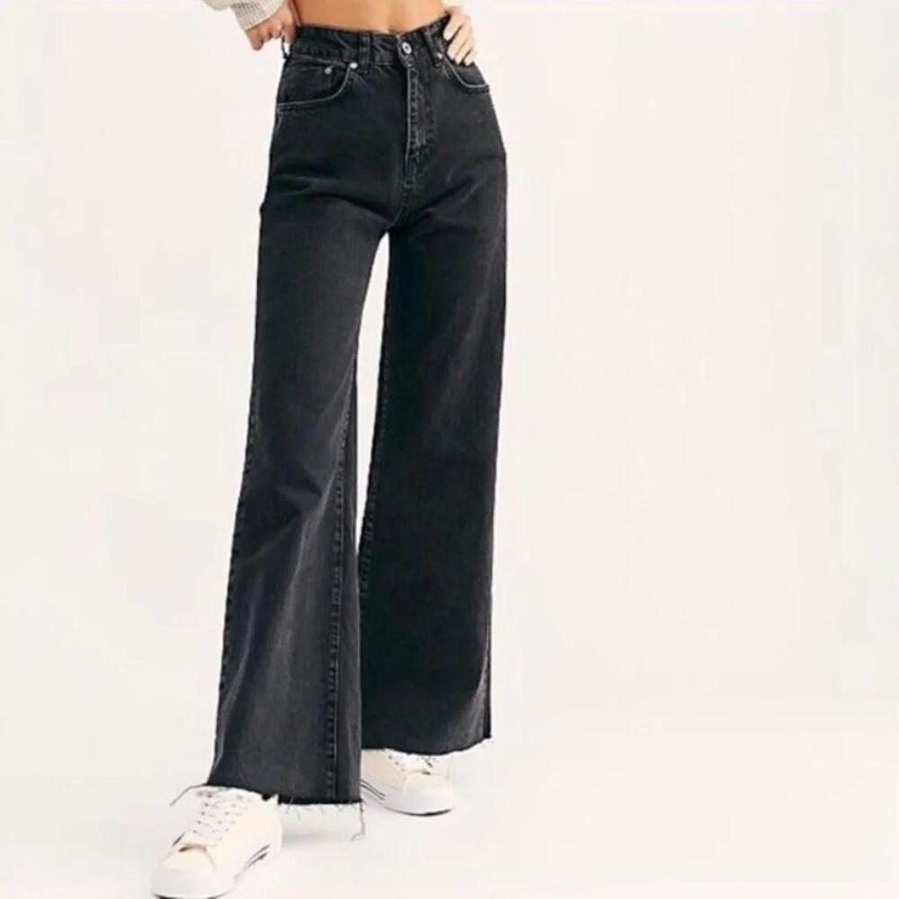 THE RAGGED PRIEST Trip Jean in Charcoal Black
